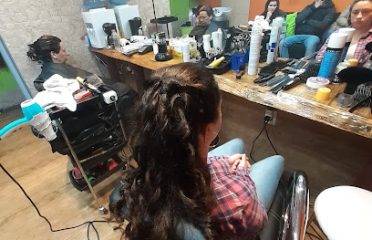 Adrian estilista salon unisex y barbershop