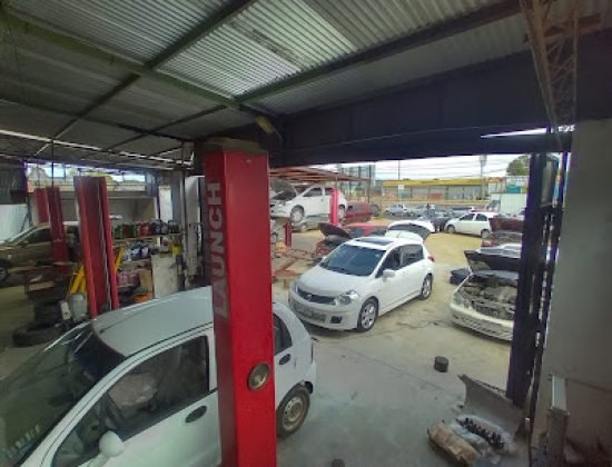 Taller mecánico multimarca lubricentro gomeria