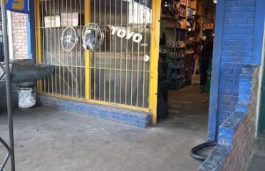 Gomería Parada 8. Taller de motos. Repuestos.