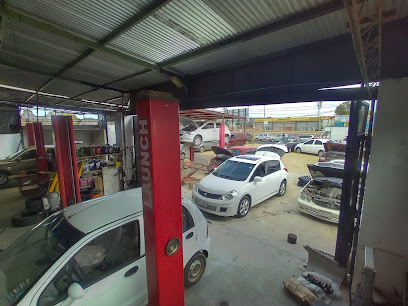 Taller mecánico multimarca lubricentro gomeria