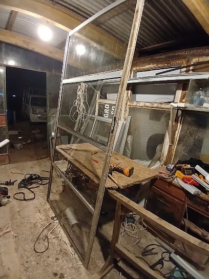 Vidrieria y carpintería en aluminio — Vidriería en Colonia Nicolich